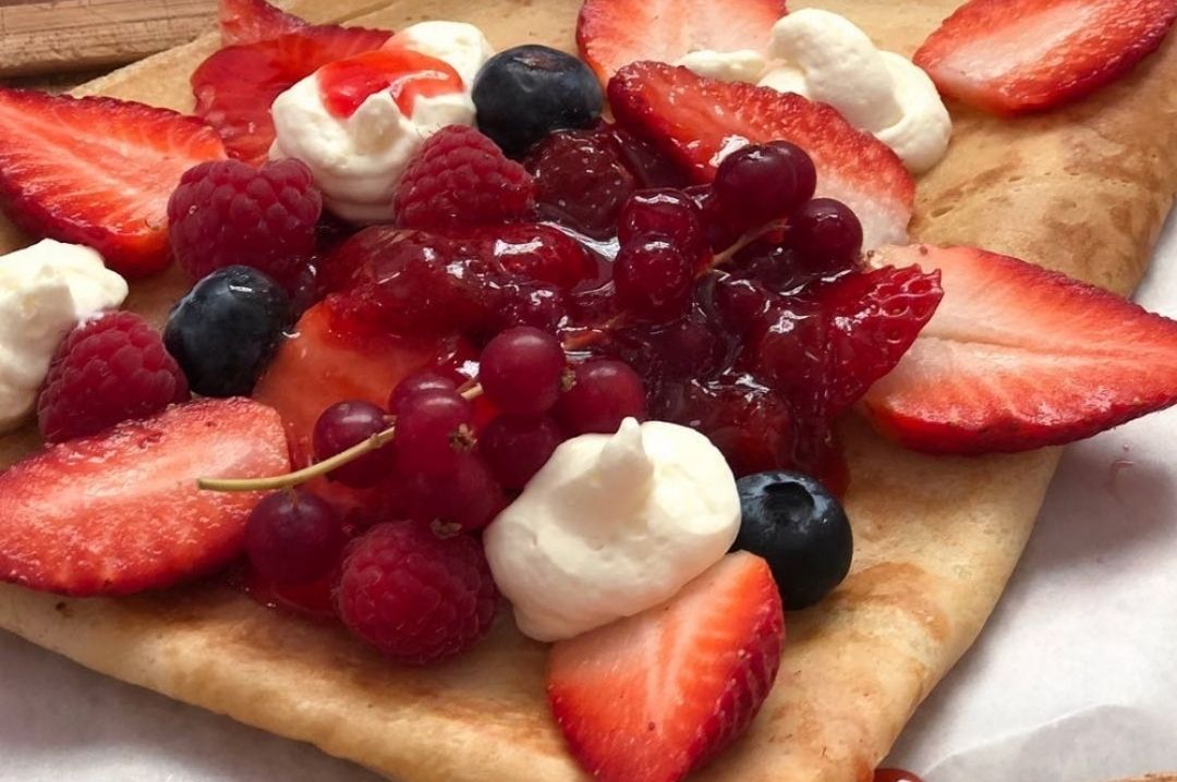 Red berries and creme crêpe lightcremeandfruitcrepe_lacremedeparis_paris
