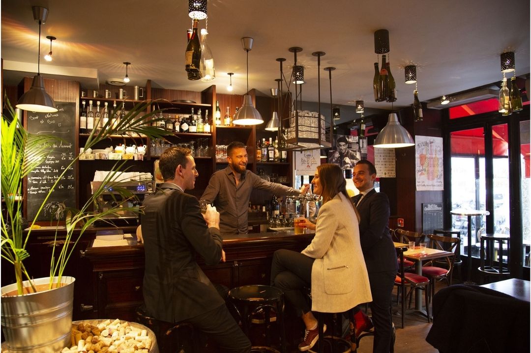 Le Bistrô bar counter lebistro_naturalwinebar_paris