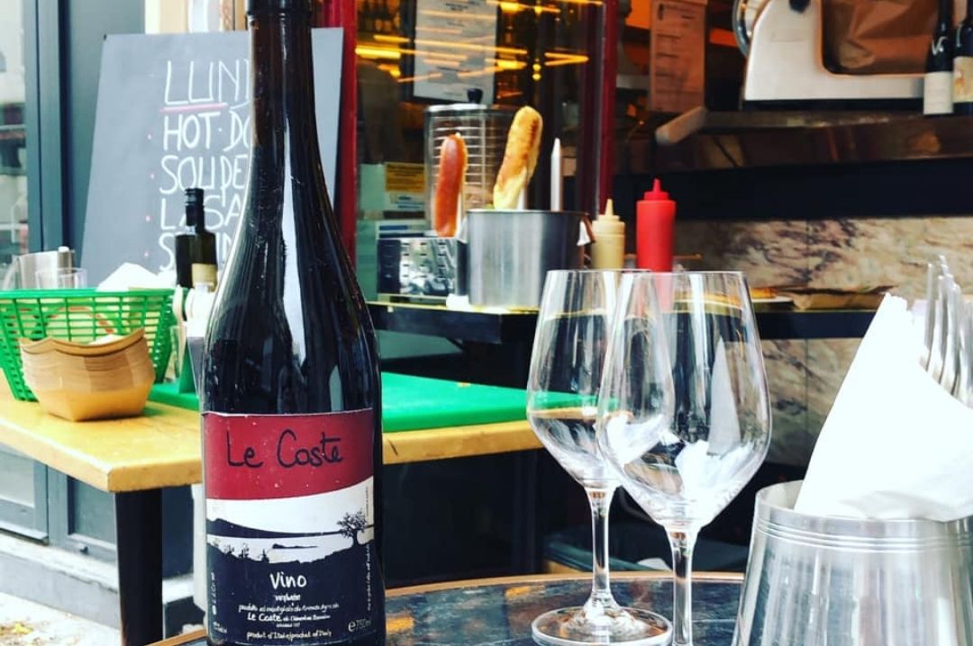 Le Caste wine bottle auxdeuxamis_naturalwinebar_paris