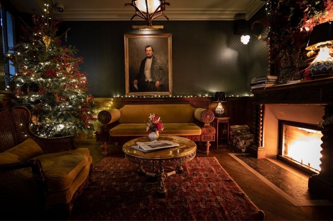 Providence's pretty fireplace Hotel Providence Paris